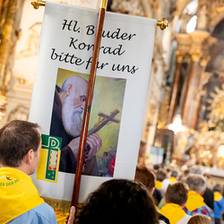 400 Mesnerinnen und Mesner bei österreichweiter Wallfahrt / Erzdiözese Wien/Schönlaub, Stephan Schönlaub 400 Mesnerinnen und Mesner bei österreichweiter Wallfahrt
