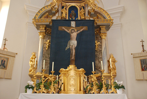 Fastentuch am Hochaltar der Pfarrkirche Ollersdorf / https://medien.markus-goestl.at Fastentuch am Hochaltar der Pfarrkirche Ollersdorf