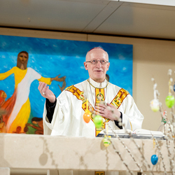 Weihe Altarbild AKH / Erzdiözese Wien/ Schönlaub, Stephan Schönlaub